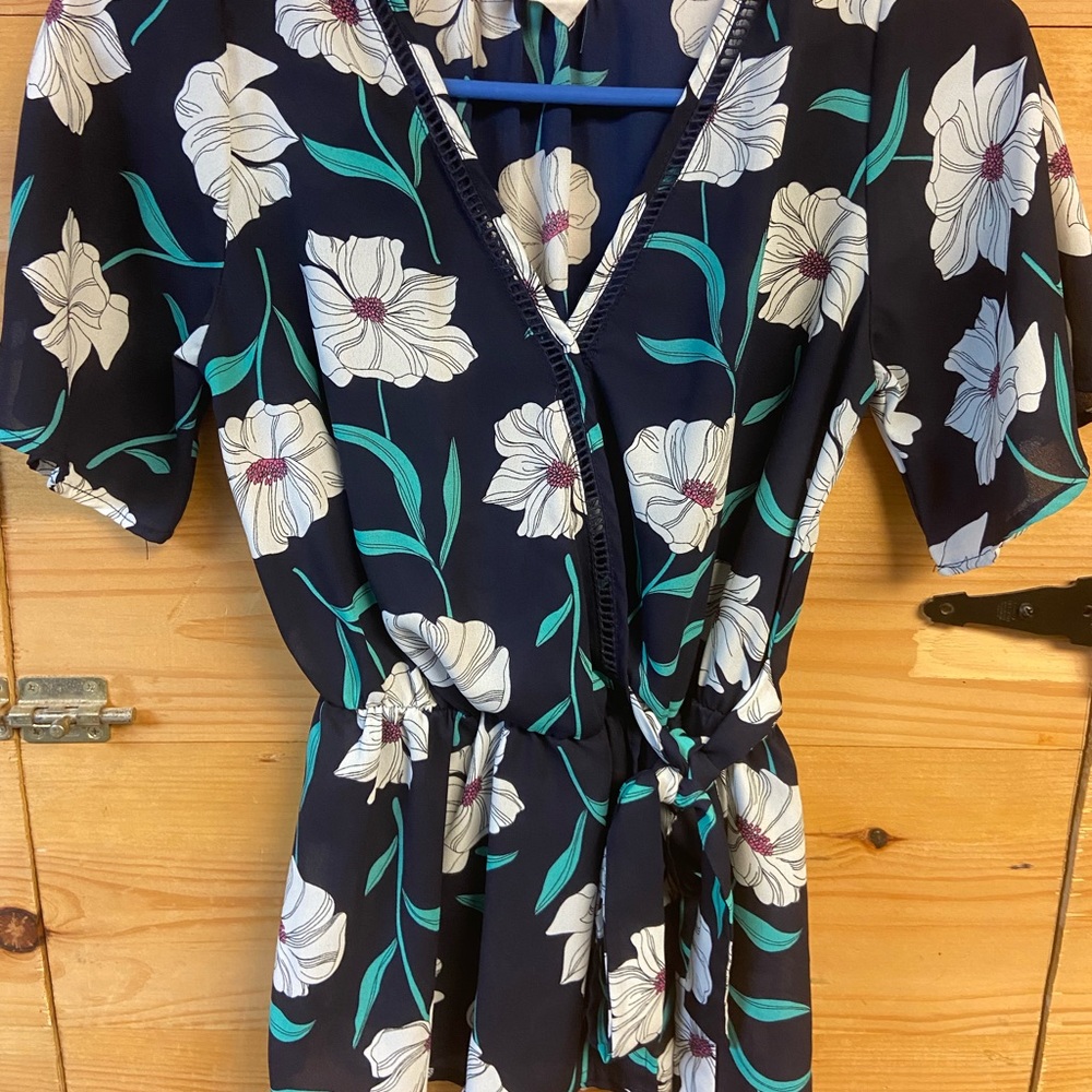 Flowy blouse; floral